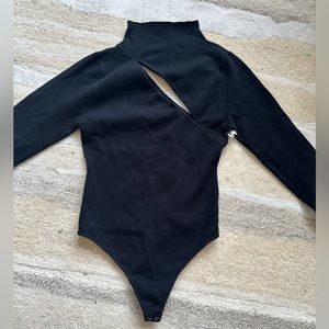 Good American turtleneck sweater